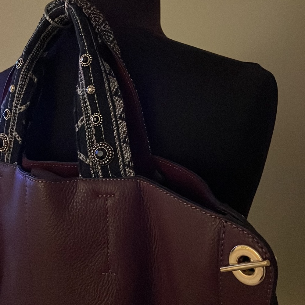 Vince Camuto tote - Picture 5 of 8